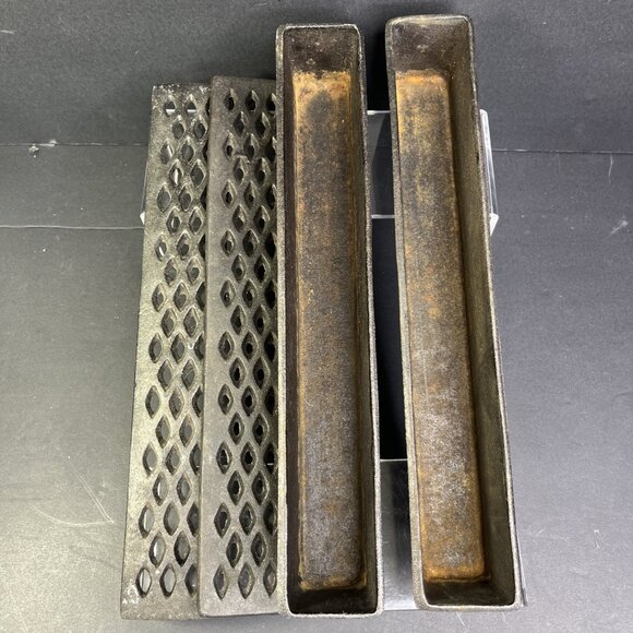 Sur la Table Cast Iron BBQ Grill Humidifier Set Of 2 Vented Lids Neat! CN - Picture 3 of 9